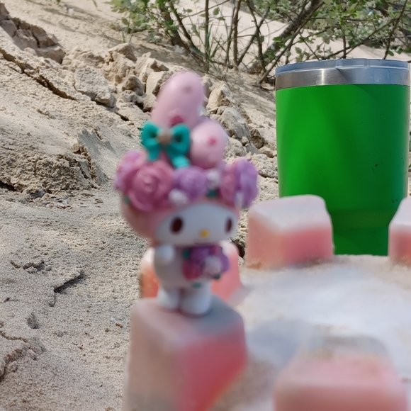 COPY - Floral Hello Kitty and her Bunny 🐰 Friend figures - Picture 12 of 12